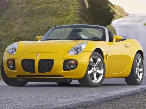 Pontiac Solstice Amarillo