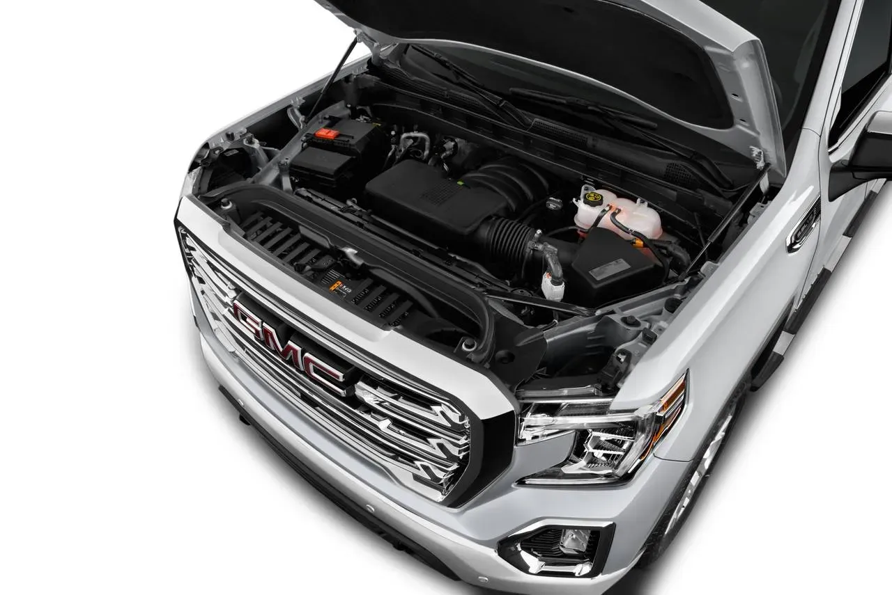 Exterior capo levantado del GMC Sierra Denali Ultimate 2019 color blanco