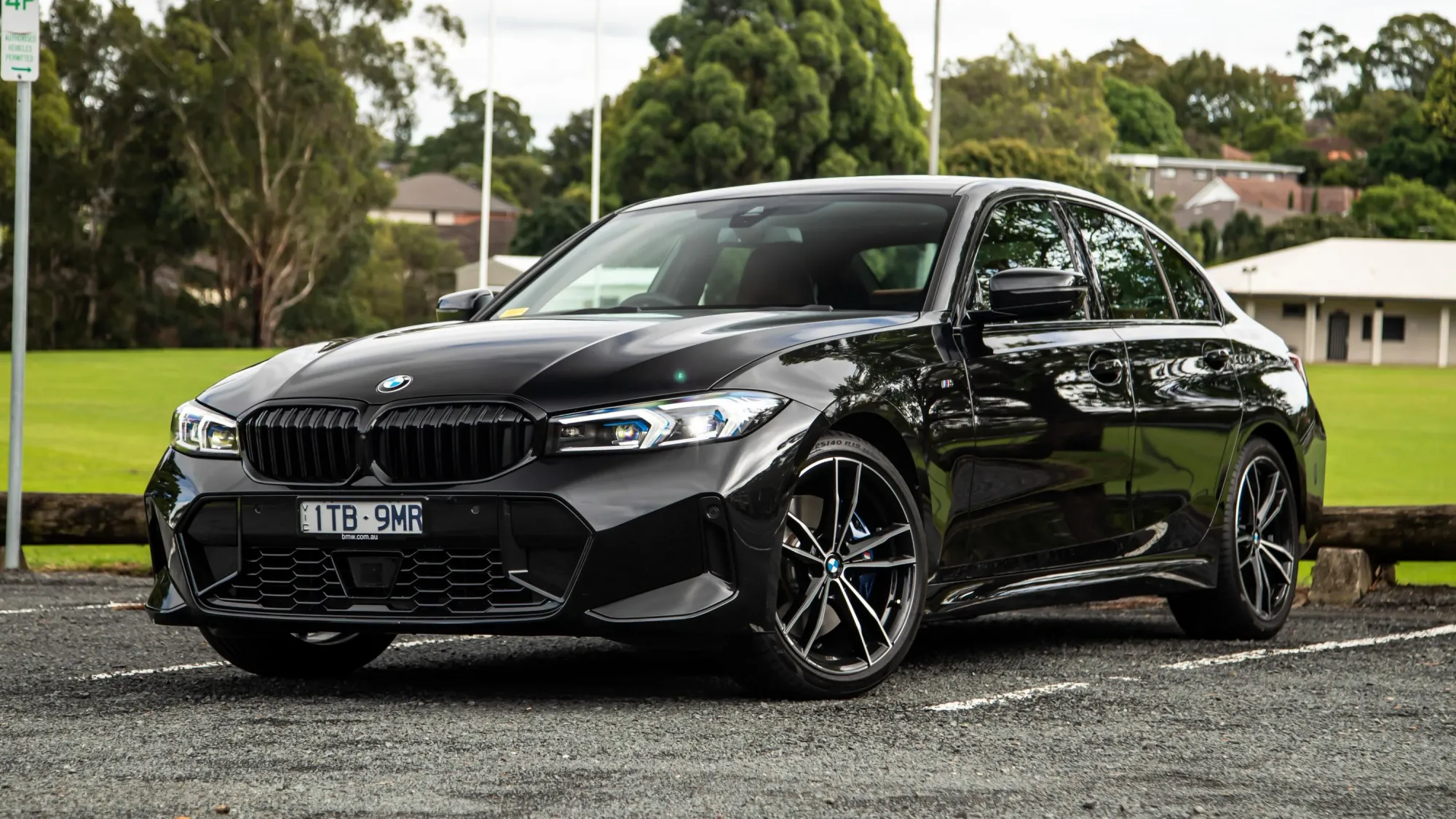 BMW 330i 2023 Negro