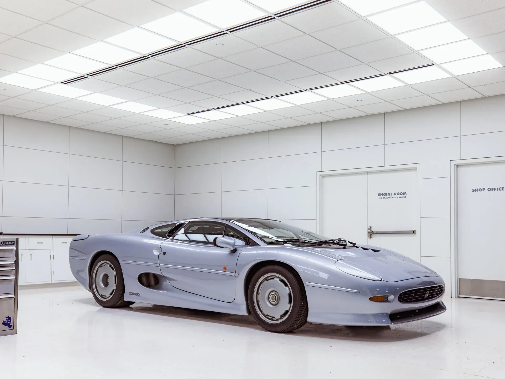 Jaguar XJ220