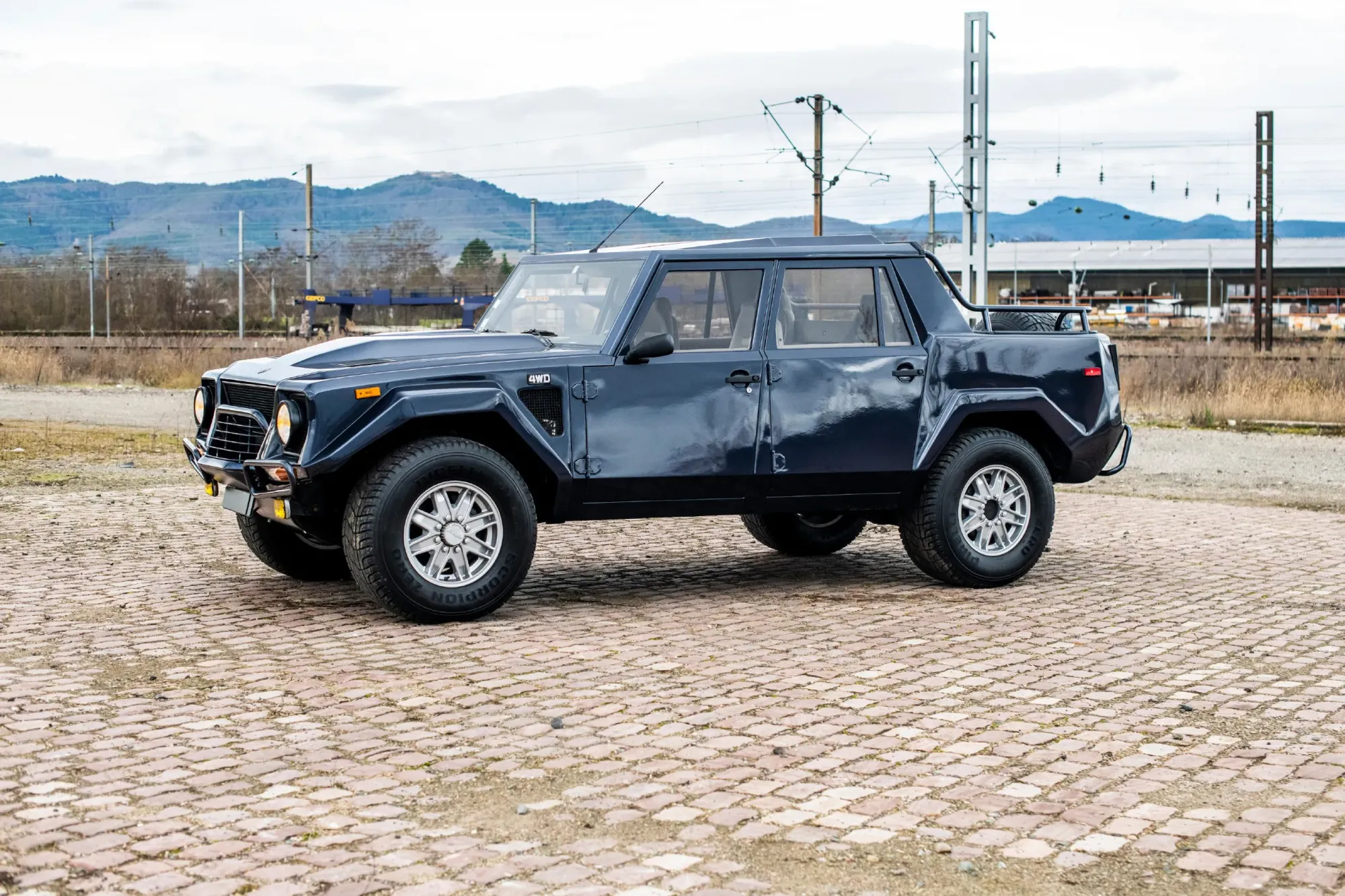 Lamborghini LM002