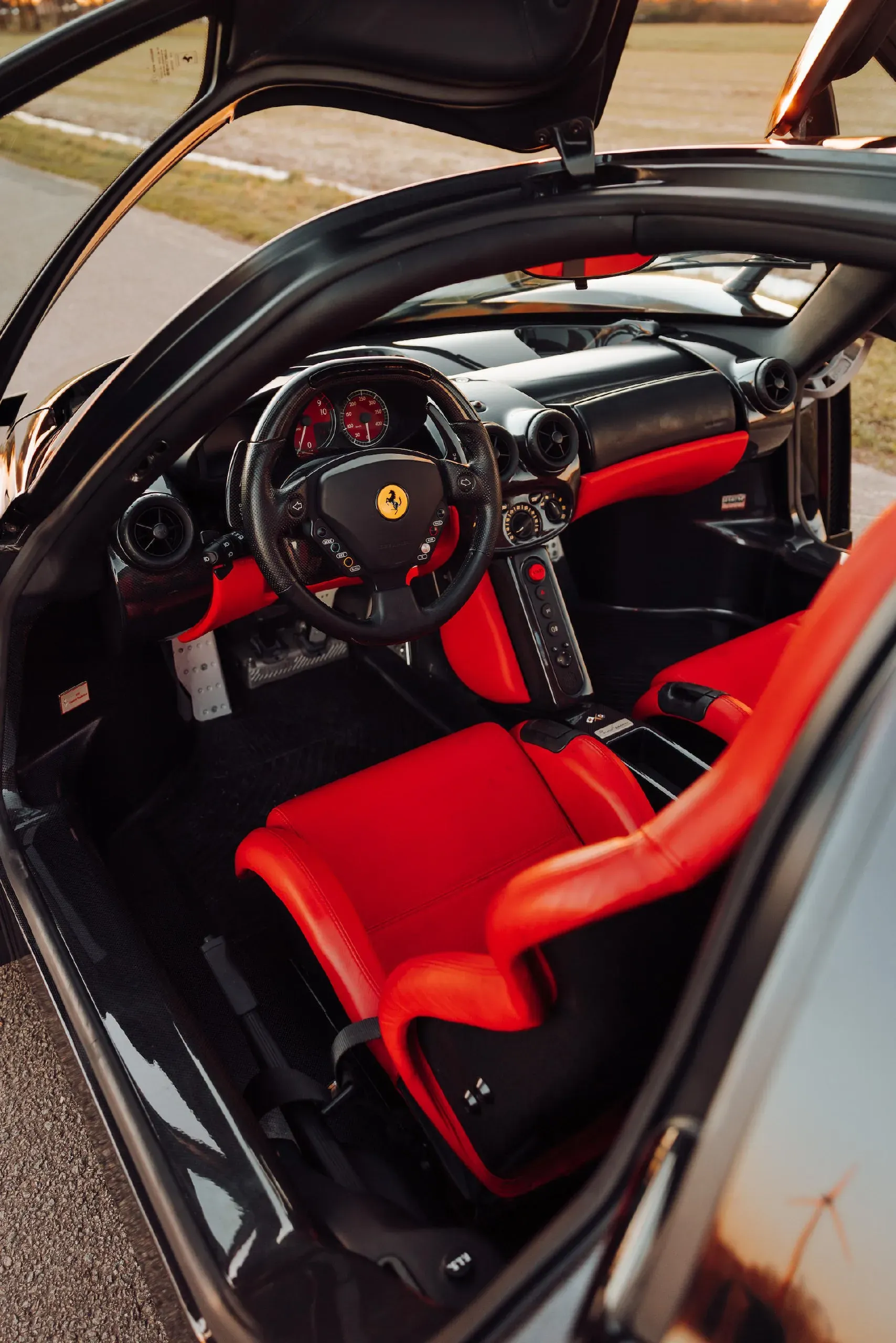 Ferrari Enzo Pininfarina Negro Interior