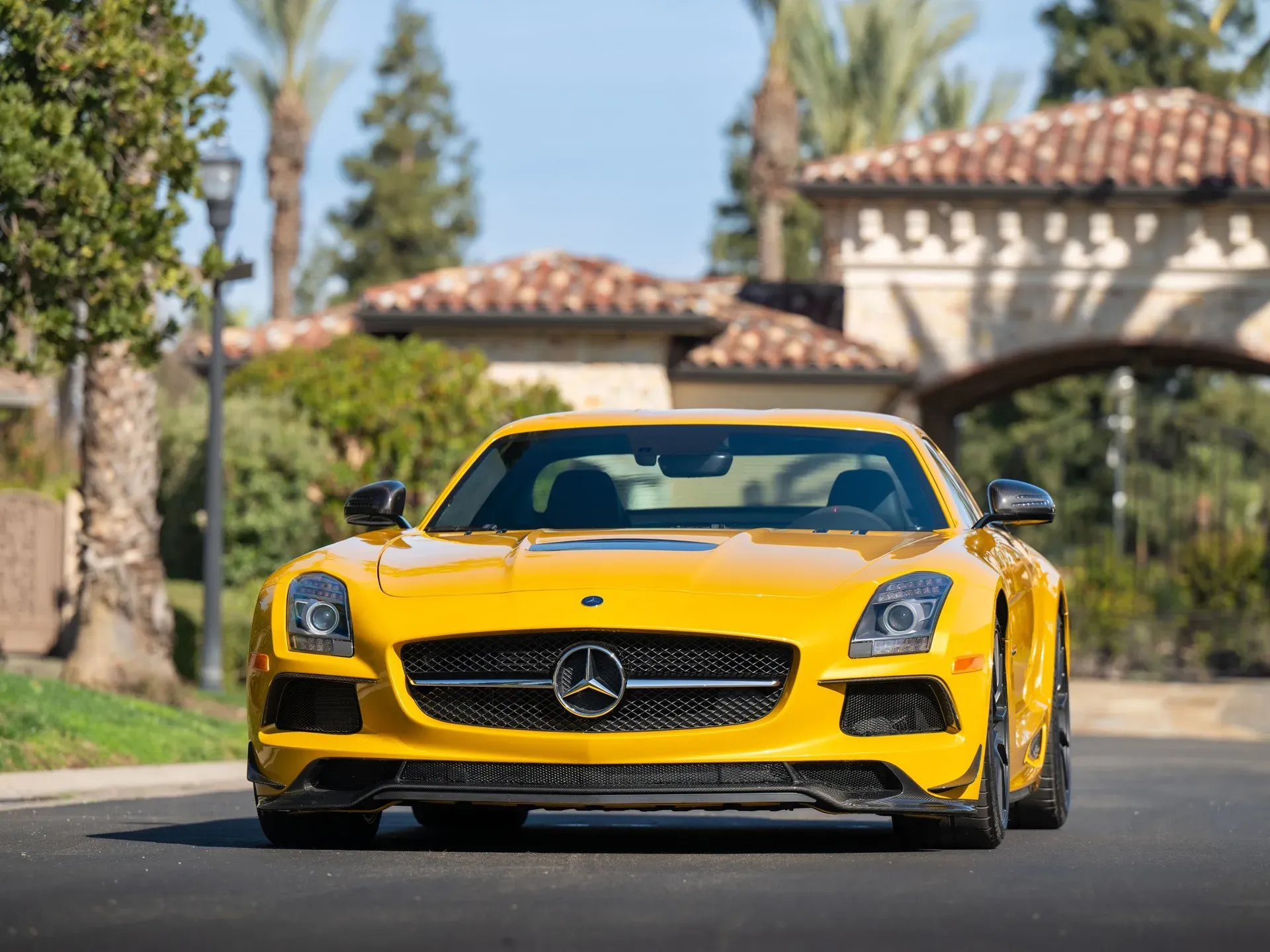 Mercedes-Benz SLS