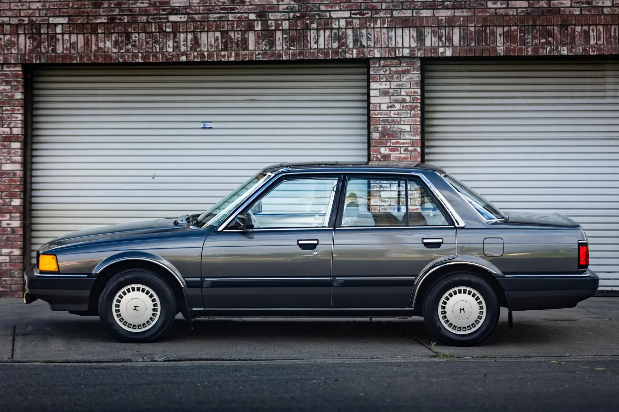 Exterior lateral del Honda Accord SE-i 1985 color gris