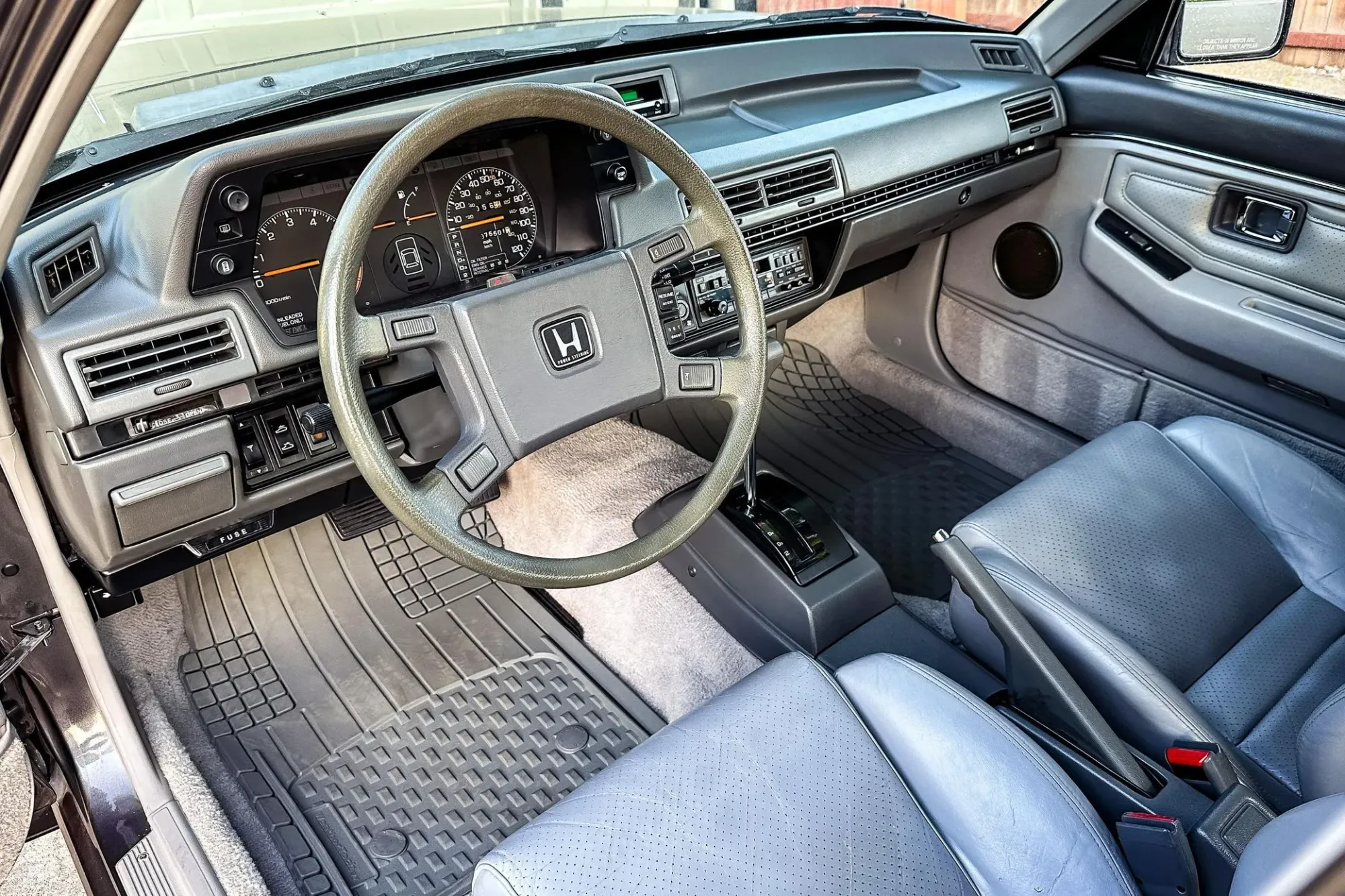 Interior delantero del Honda Accord SE-i 1985