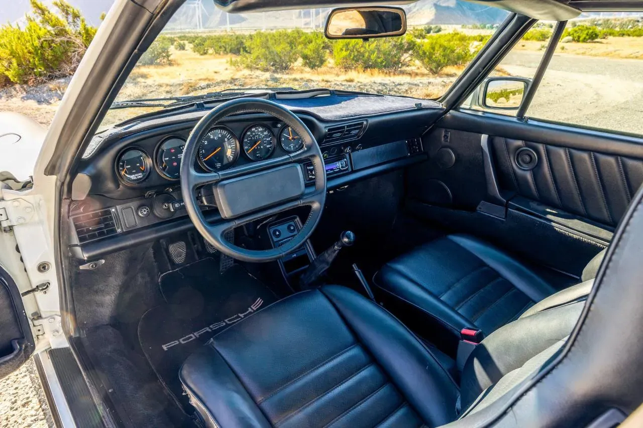 Porsche 911 Carrera Interior