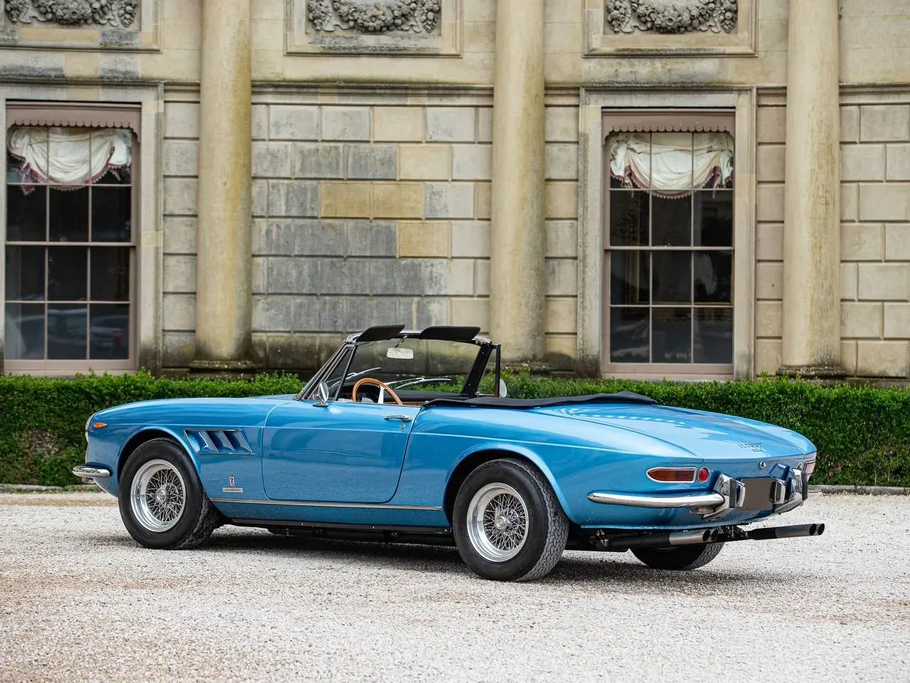 Ferrari 330 GTS Azul