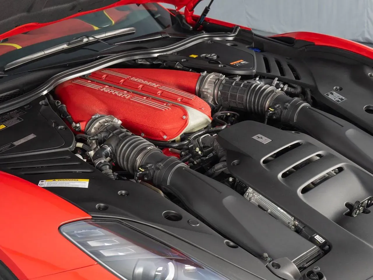 Ferrari 812 Competizione Motor V12