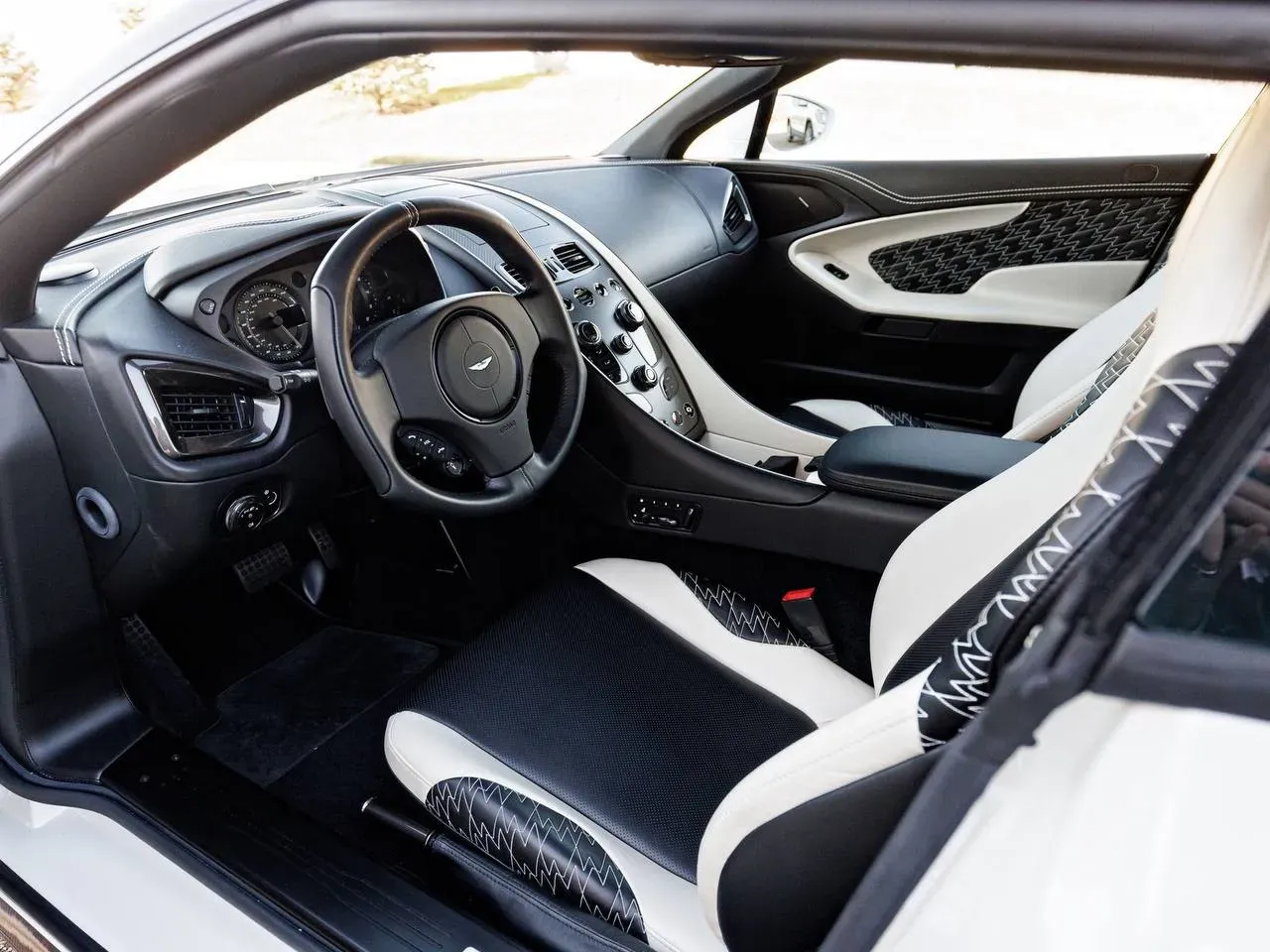 Vanquish Zagato Coupé Interior