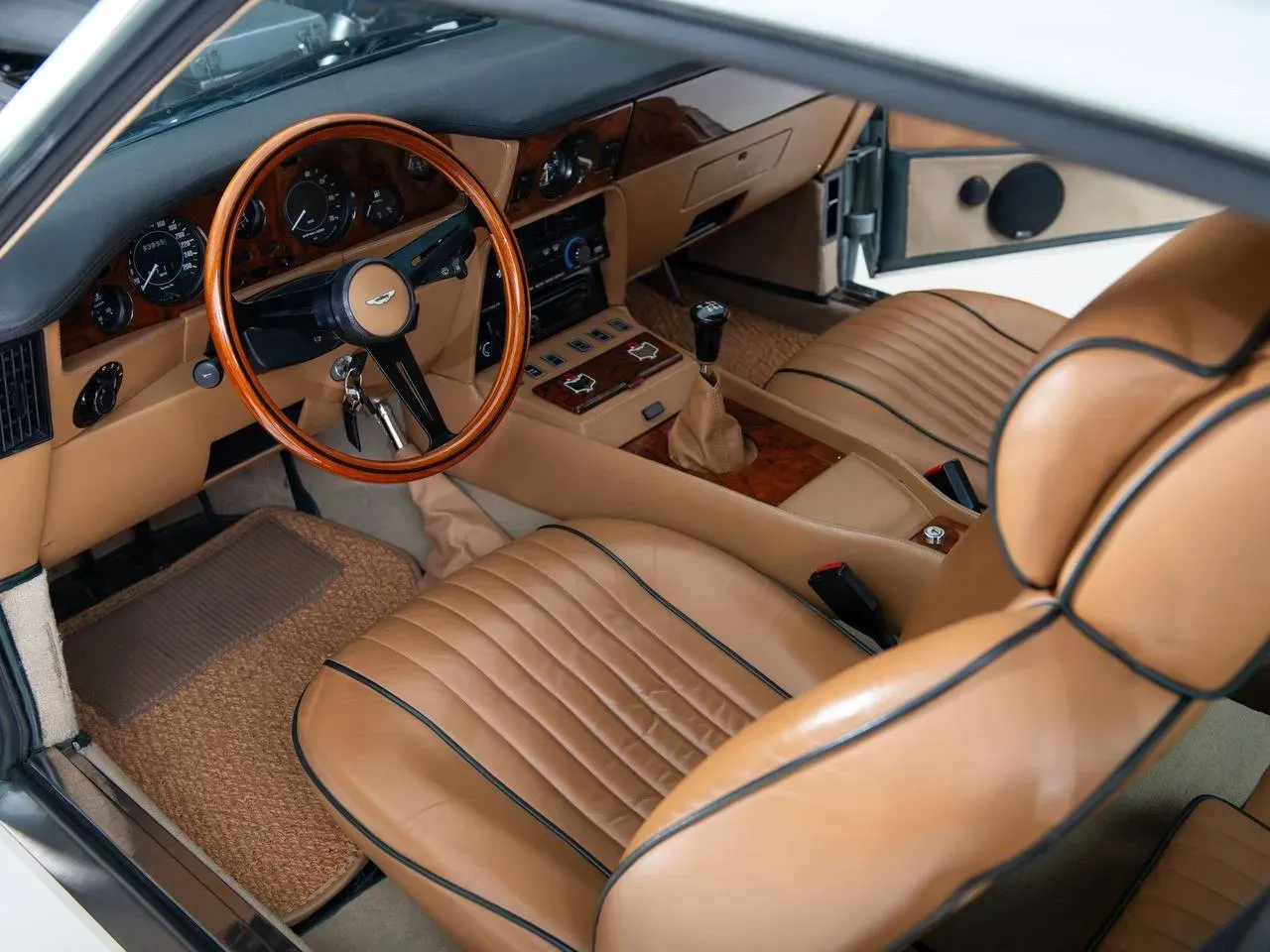 Aston Martin V8 Vantage Coupe Interior