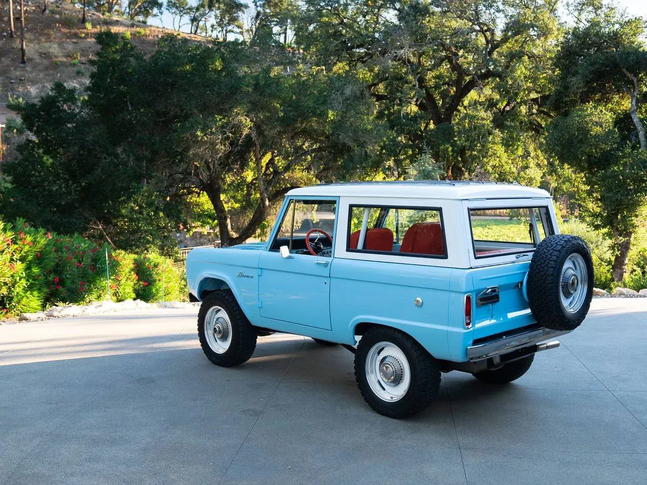 Ford Bronco Custom