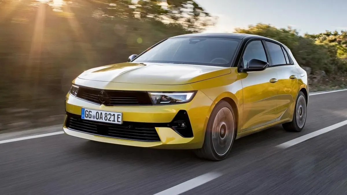 Nuevo Opel Astra L Amarillo