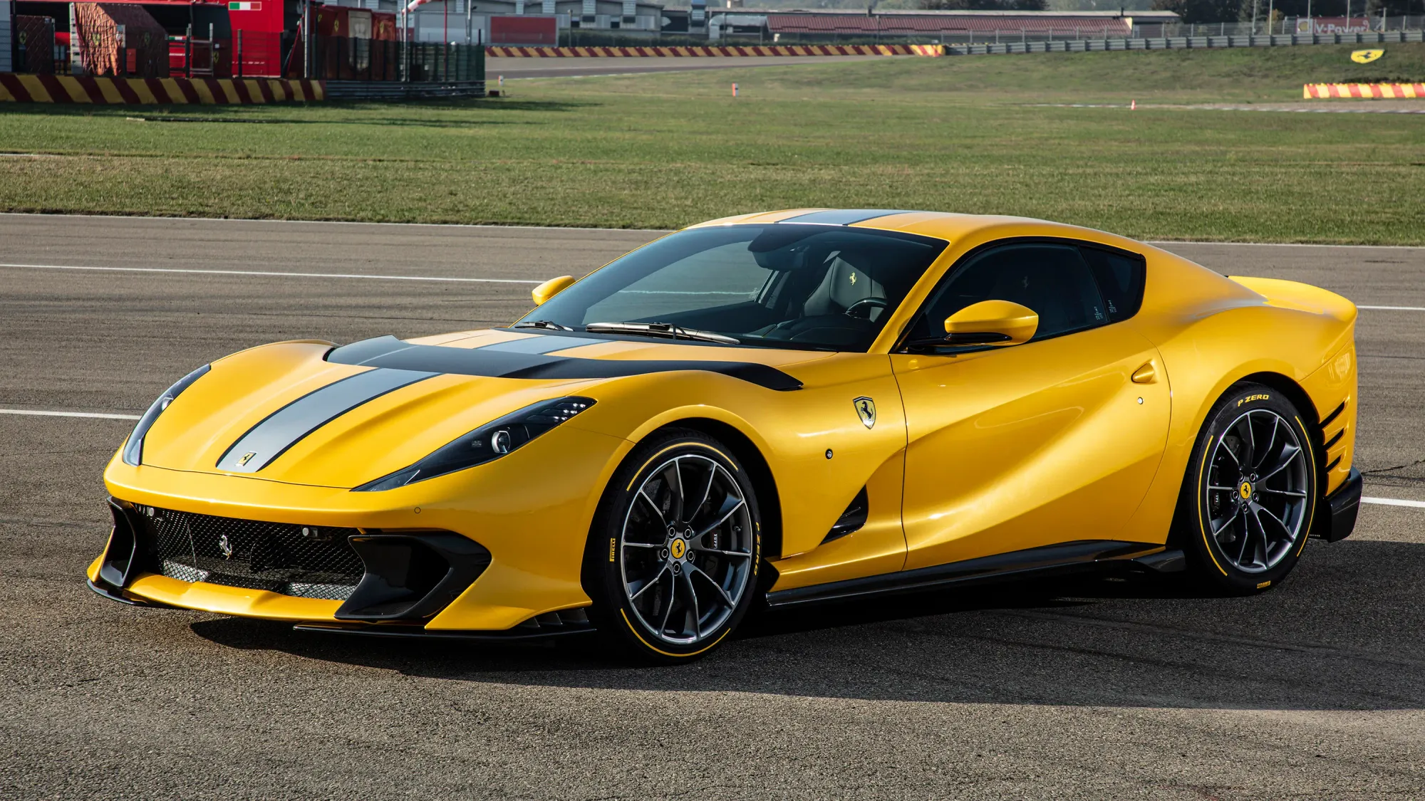 Ferrari 812 Competizione Amarillo