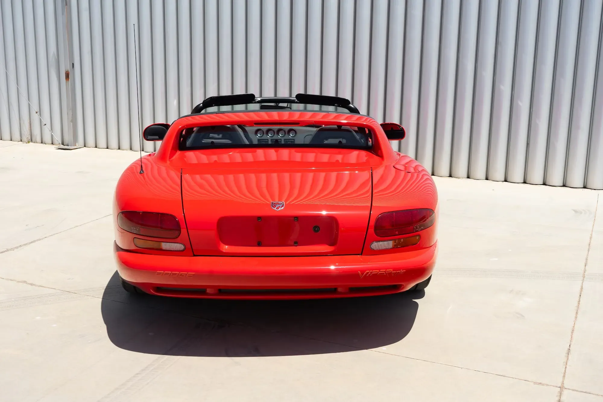 Parte trasera Dodge Viper 1992 color rojo