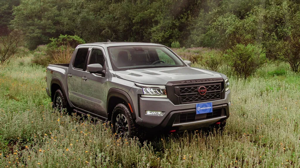 Nissan Frontier 2022 Gris