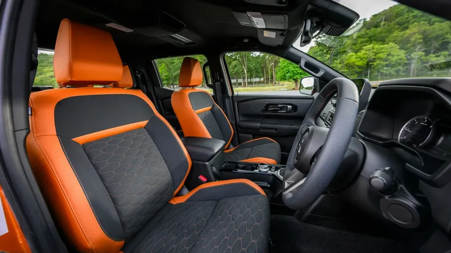 Mitsubishi L200 Renace Interior