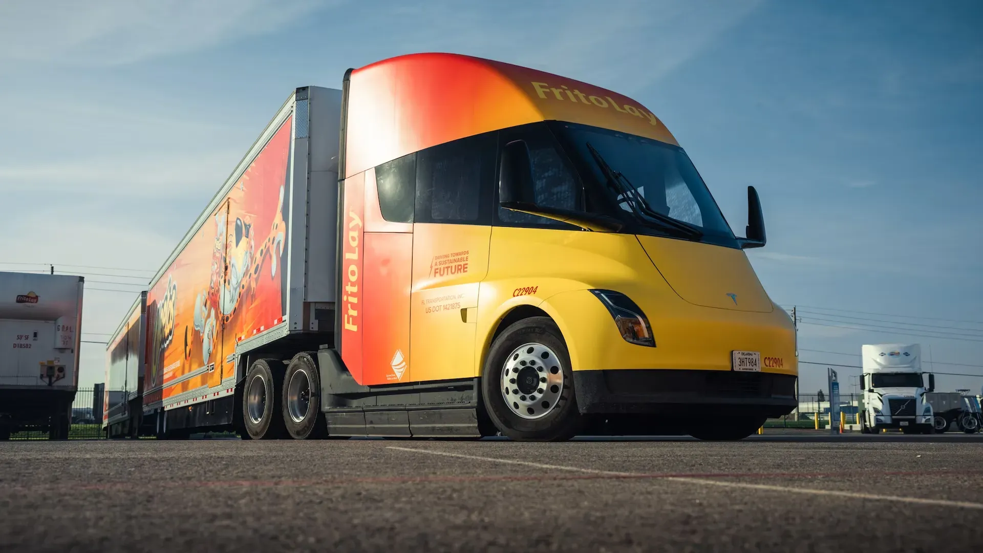 Tesla Semi Naranja