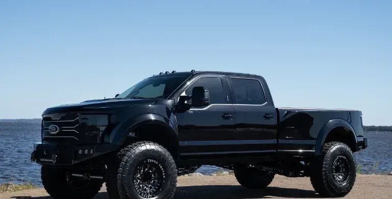 Ford F-350 Mastiff Negro