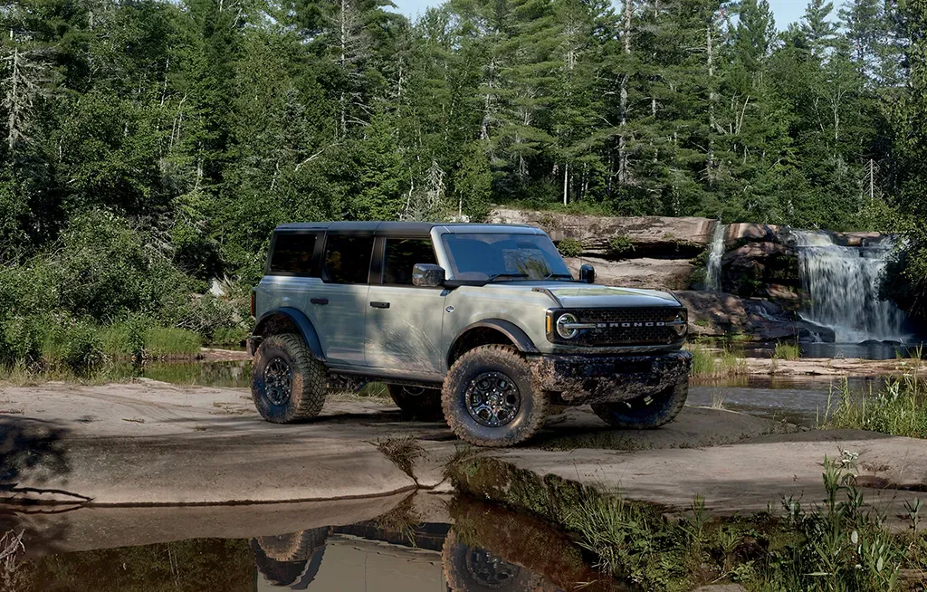 Ford Bronco Gris