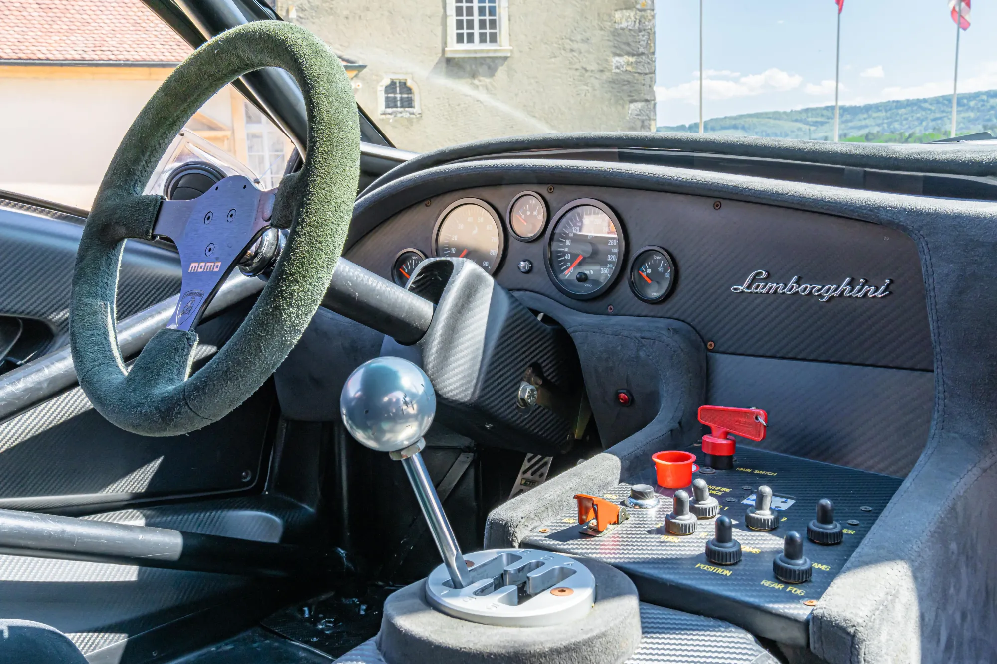  Lamborghini Diablo GTR interior tablero, volante y palanca de cambios