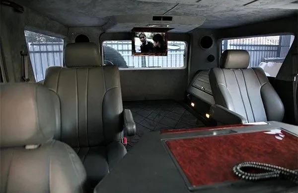 Parte trasera del interior en el Toyota Hummer