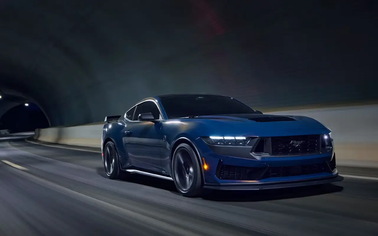 Ford Mustang Dark Horse Azul