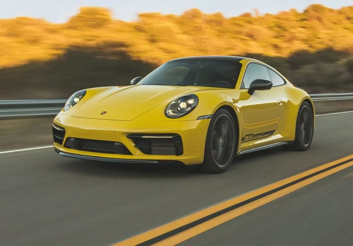 Porsche 911 Carrera T Amarillo