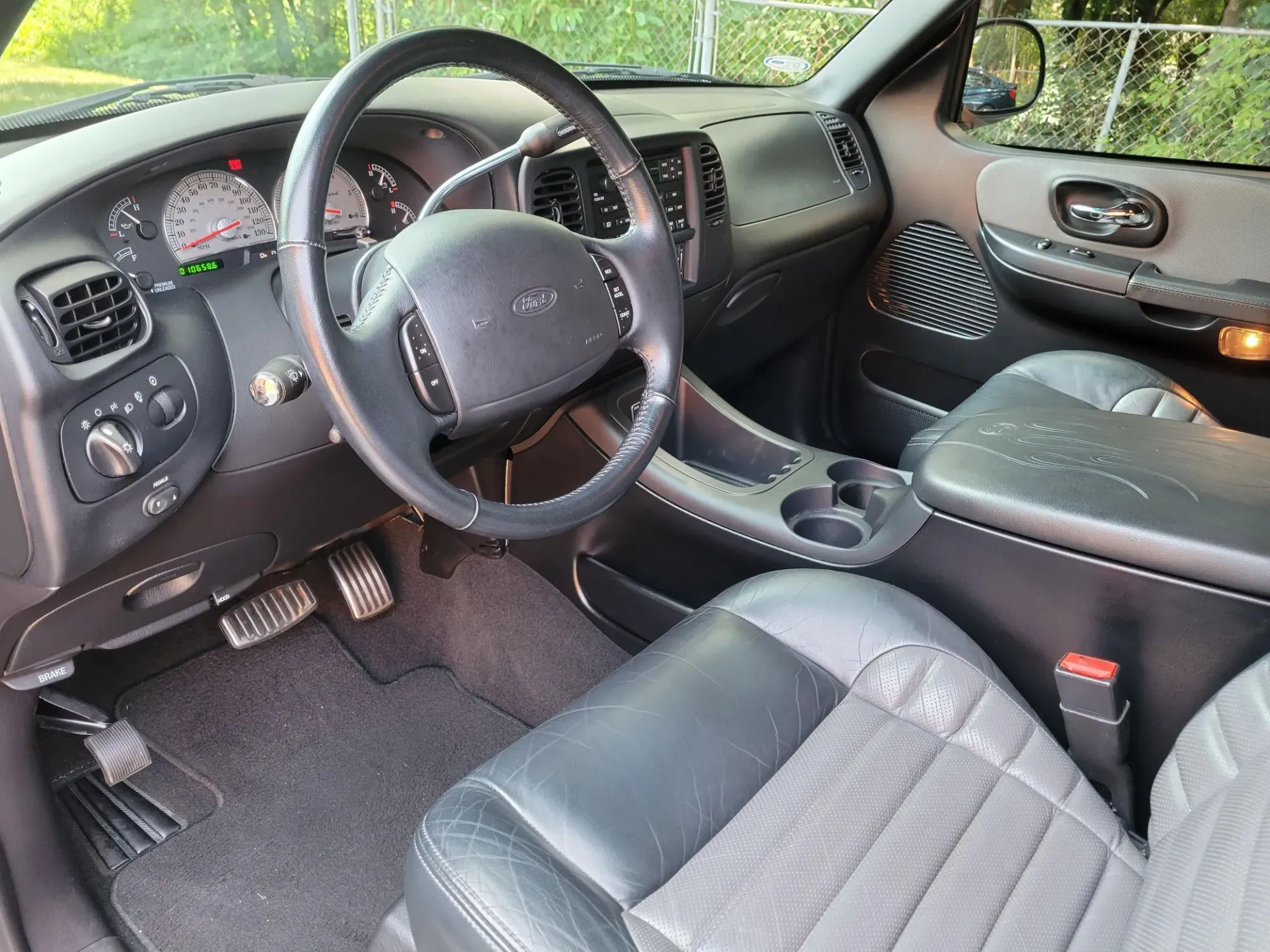 Interior delantero del Ford F-150 Harley-Davidson 2002