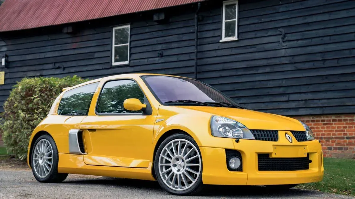 Renault Clio V6 Amarillo