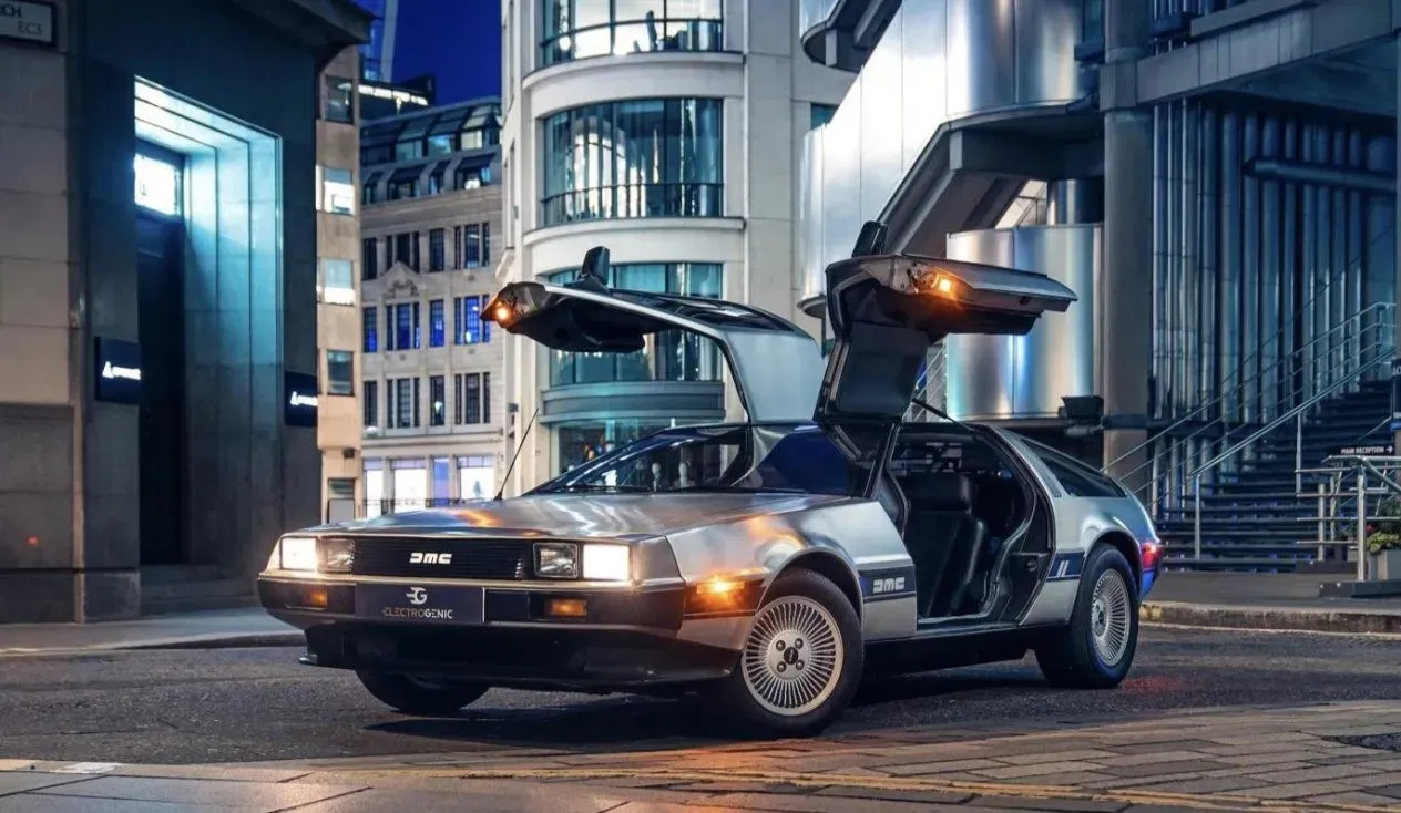 DeLorean DMC-12