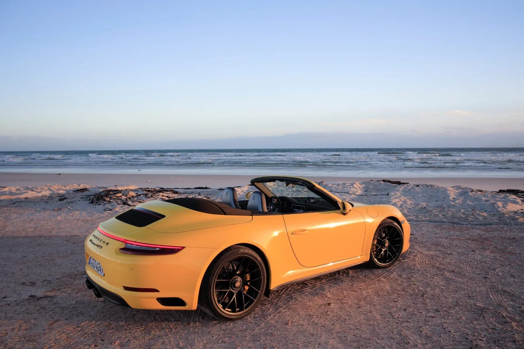 Porsche 911 Carrera 4 GTS Cabriolet