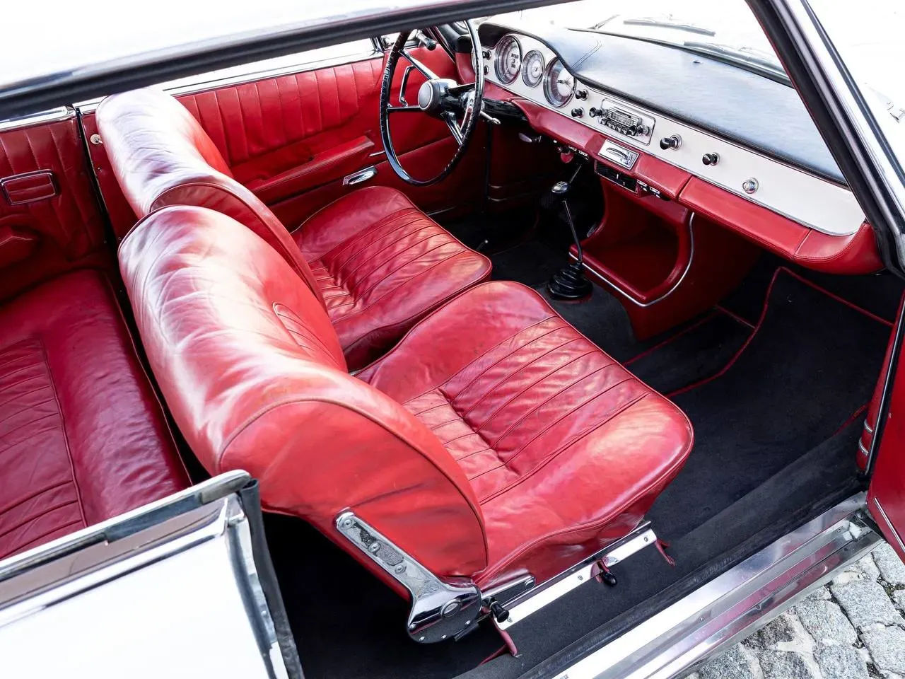 BMW 3200 CS by Bertone Interior