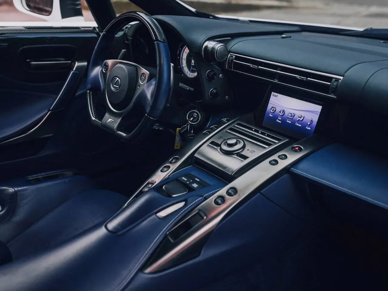 Lexus LFA 2011 Interior