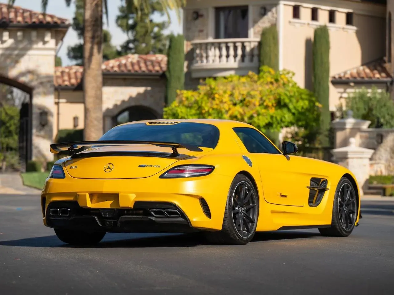 Mercedes-Benz SLS AMG Black