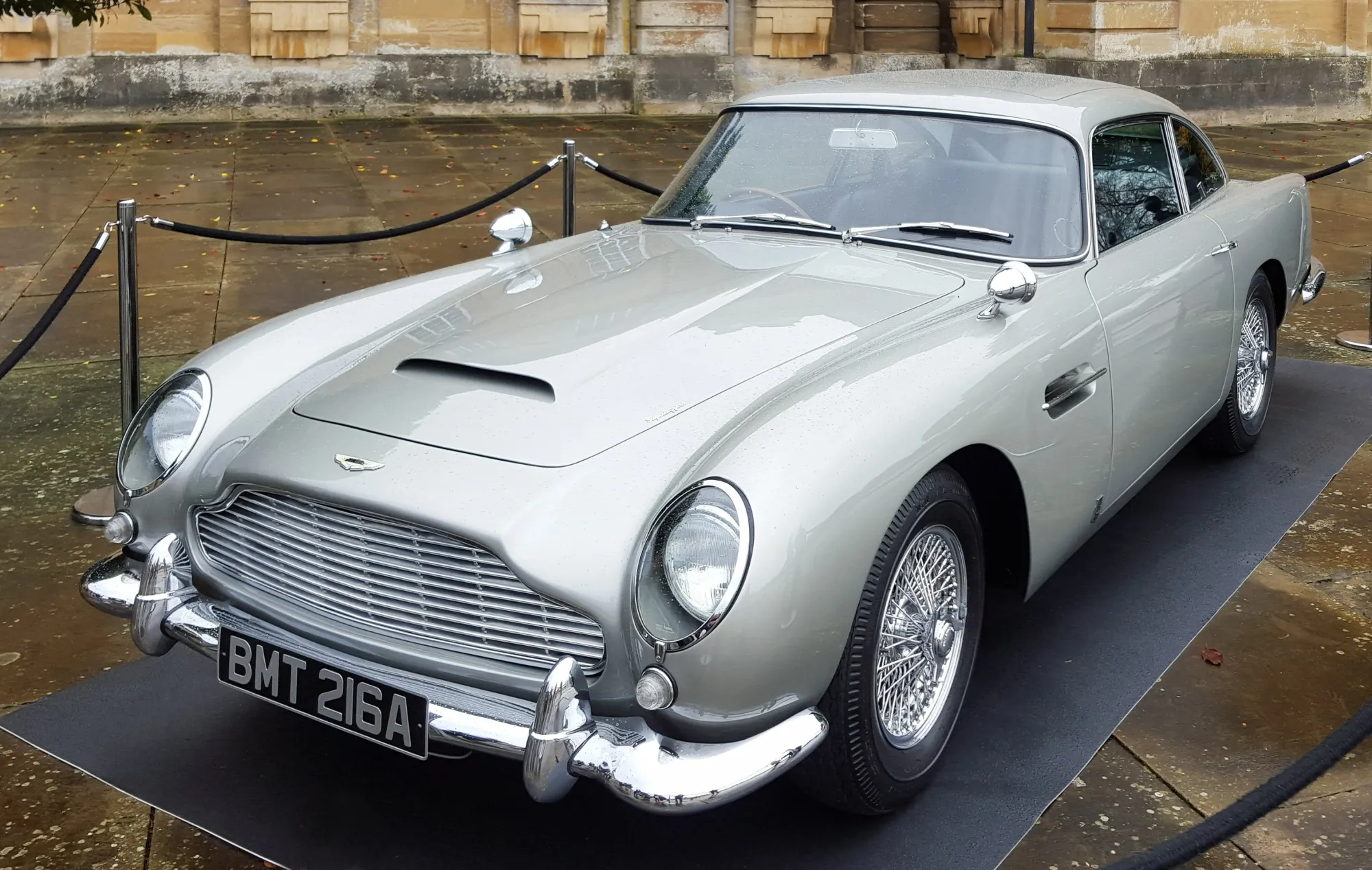 Aston Martin DB5 de James Bond