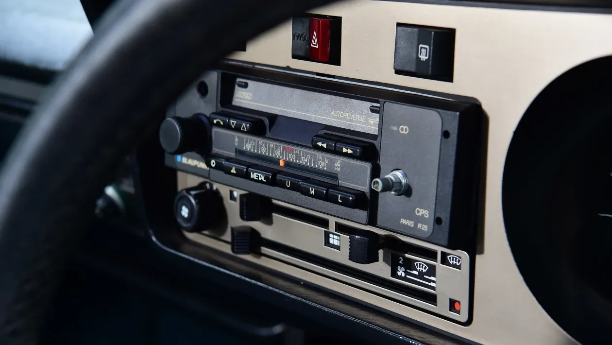 Interior delantero reproductor de música del Volkswagen Scirocco 1980 