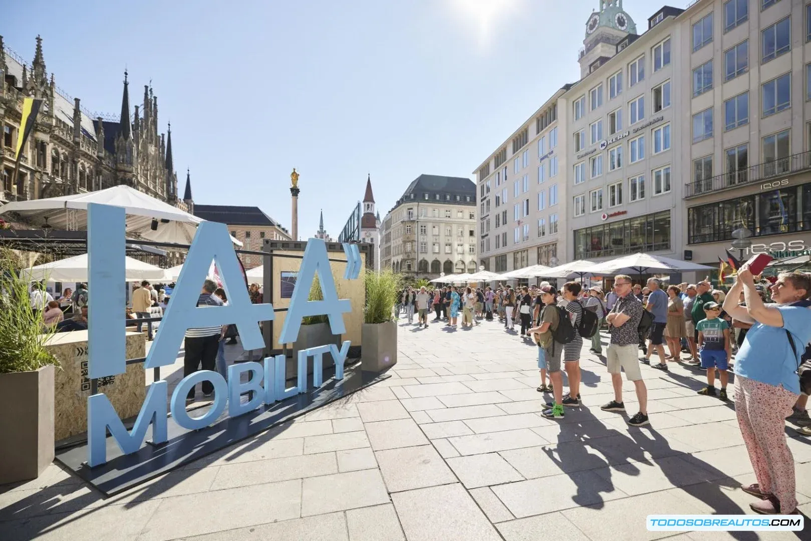 Imagen de la IAA Mobility 2023 mostrando la gran cantidad de vehículos y expositores.