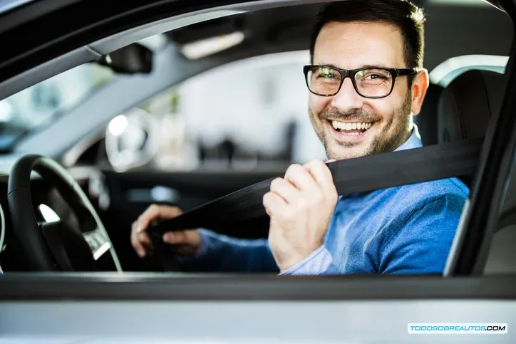 Imagen ilustrativa de un auto con seguro o un accidente automovilístico menor