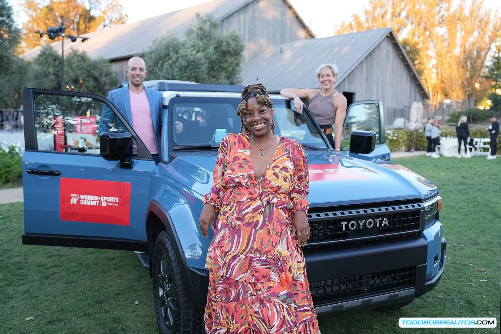 Imagen de las ganadoras del premio Toyota Everyday Heroes en la Cumbre espnW 2024, mostrando la celebración y el reconocimiento.