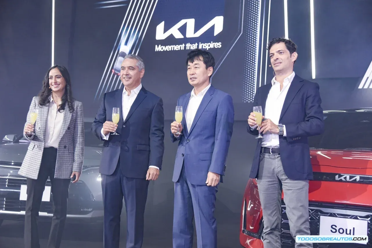 Imagen del evento "KIA on Tour" o de los primeros modelos KIA en México.