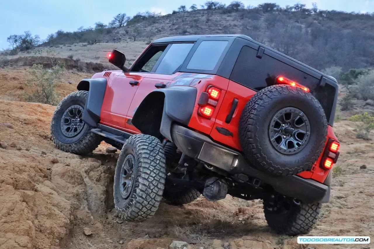 Vista frontal de la Ford Bronco Raptor