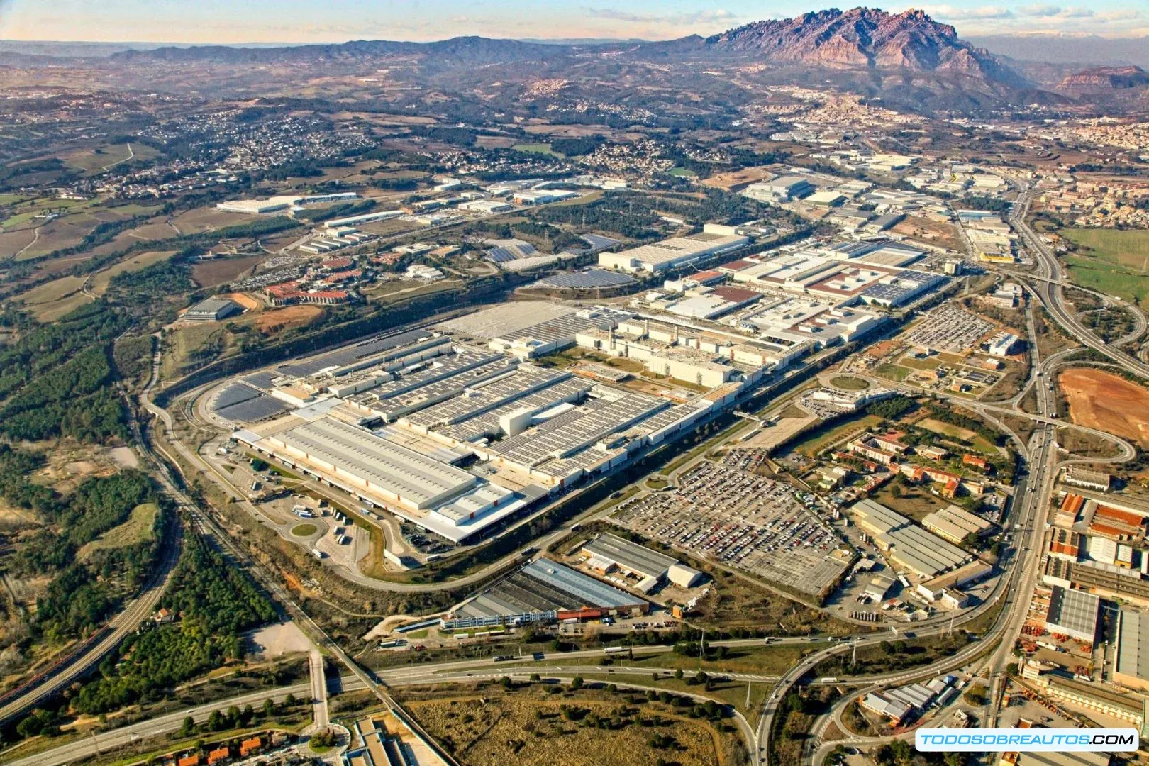 Imagen que ilustra los logros de sostenibilidad de SEAT SA, mostrando posiblemente sus instalaciones o un gráfico representativo de las reducciones ambientales.