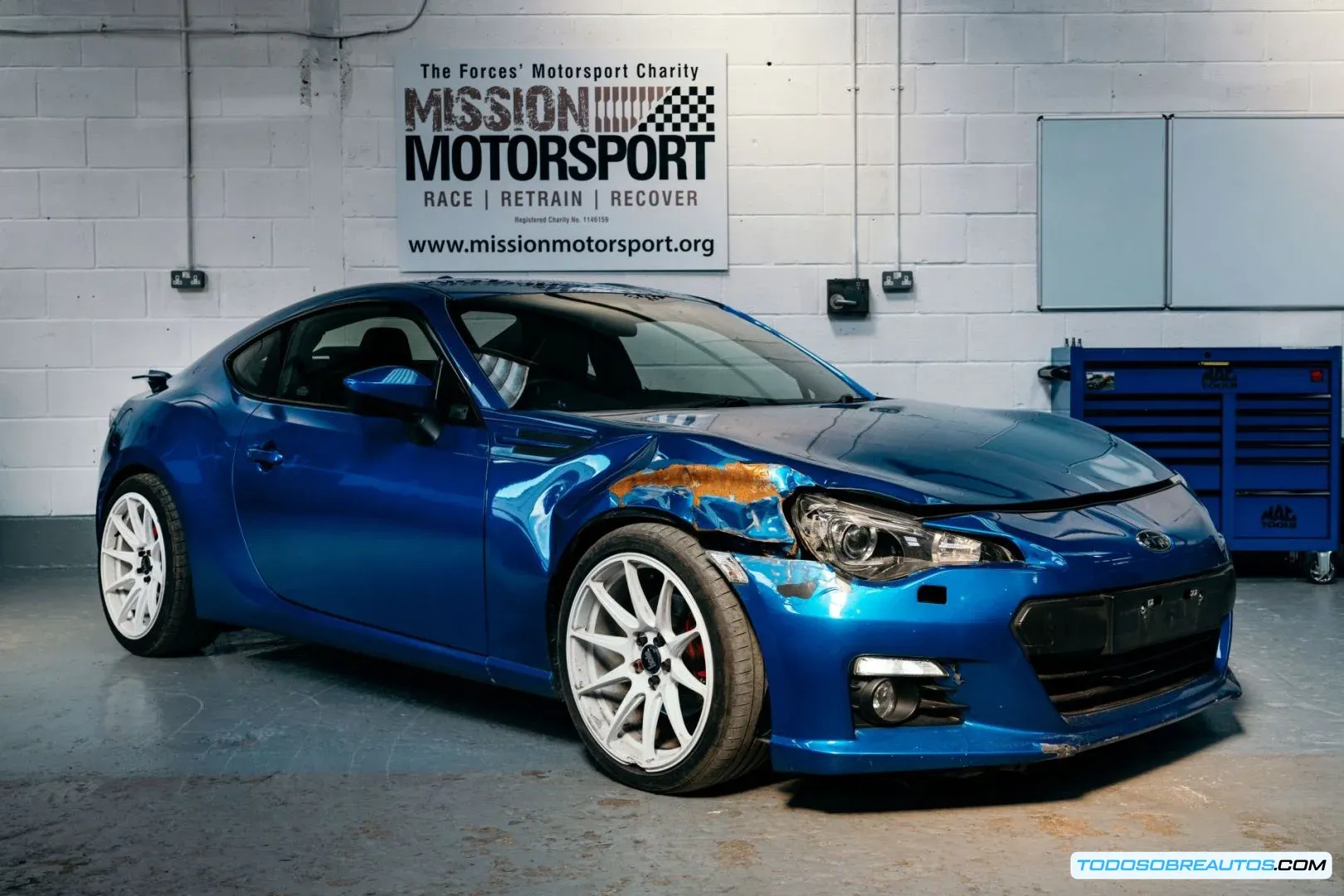 Subaru BRZ dañado antes de la reparación por Mission Motorsport y eBay.