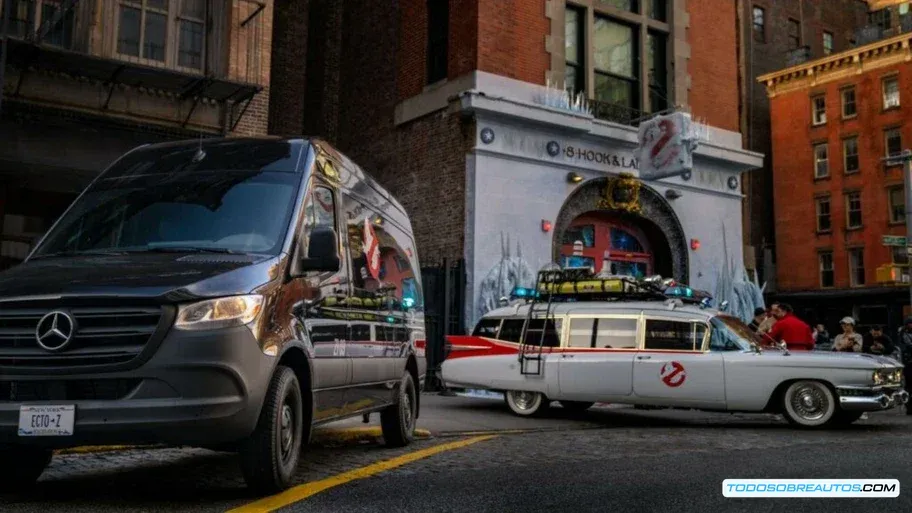 La Mercedes-Benz Sprinter ECTO-Z en un entorno urbano.