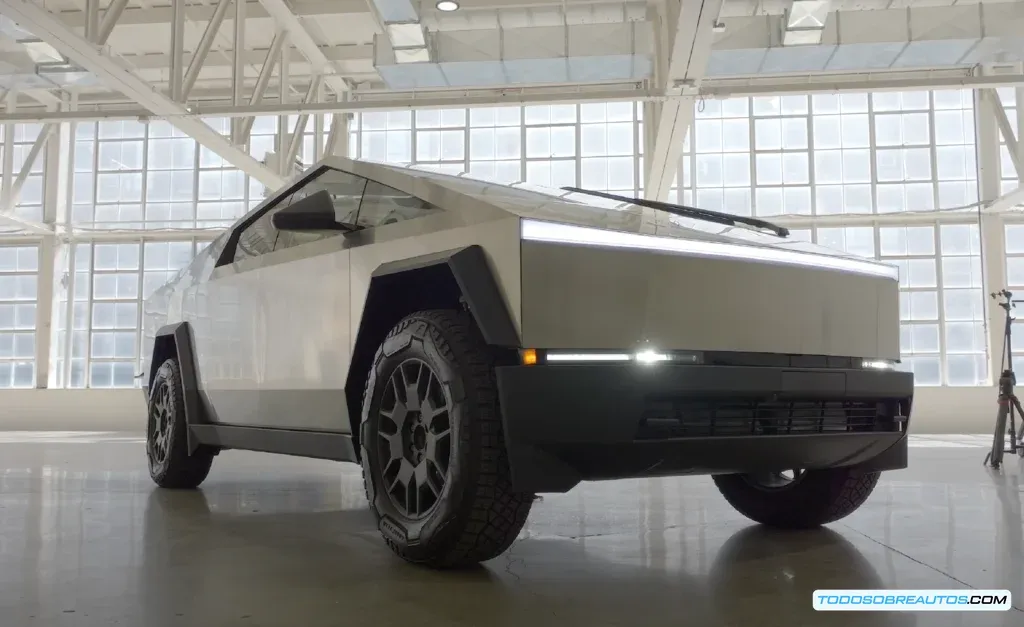 Imagen de Marques Brownlee (MKBHD) o de su Tesla Cybertruck, para ilustrar la noticia de su venta.