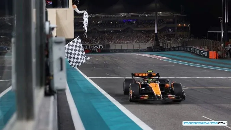 Lando Norris celebrando su victoria en el Gran Premio de Abu Dhabi 2024