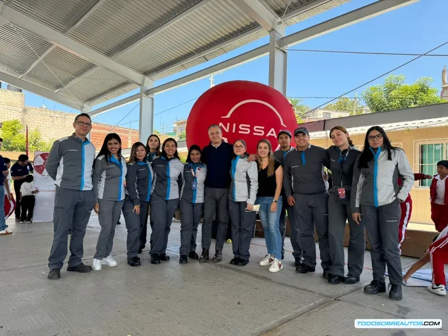 Estudiantes participando en actividades STEM en una escuela apoyada por Nissan, ANDANAC y RobotiX.