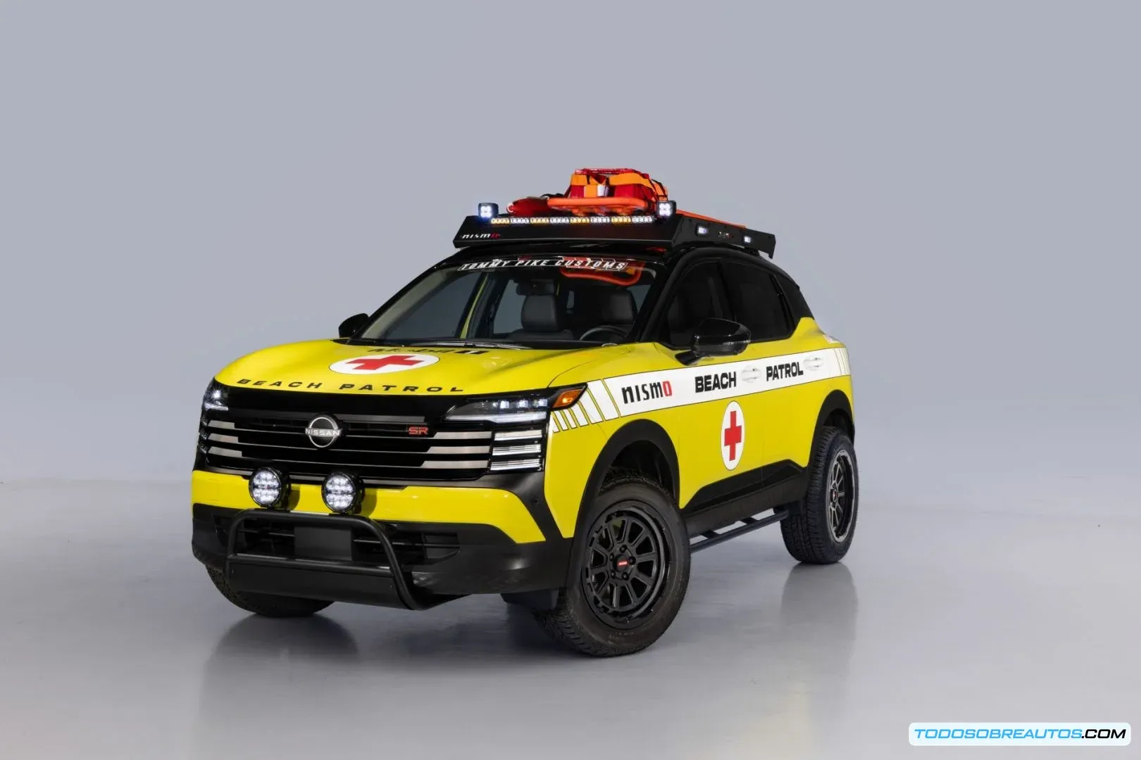 Imagen de los prototipos Nissan Frontier y Kicks modificados presentados en el SEMA 2024.