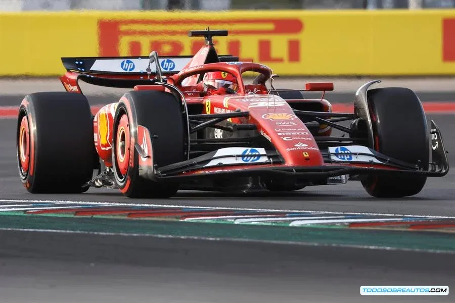 Imagen de Verstappen y Norris compitiendo rueda a rueda durante el Gran Premio de Austin.