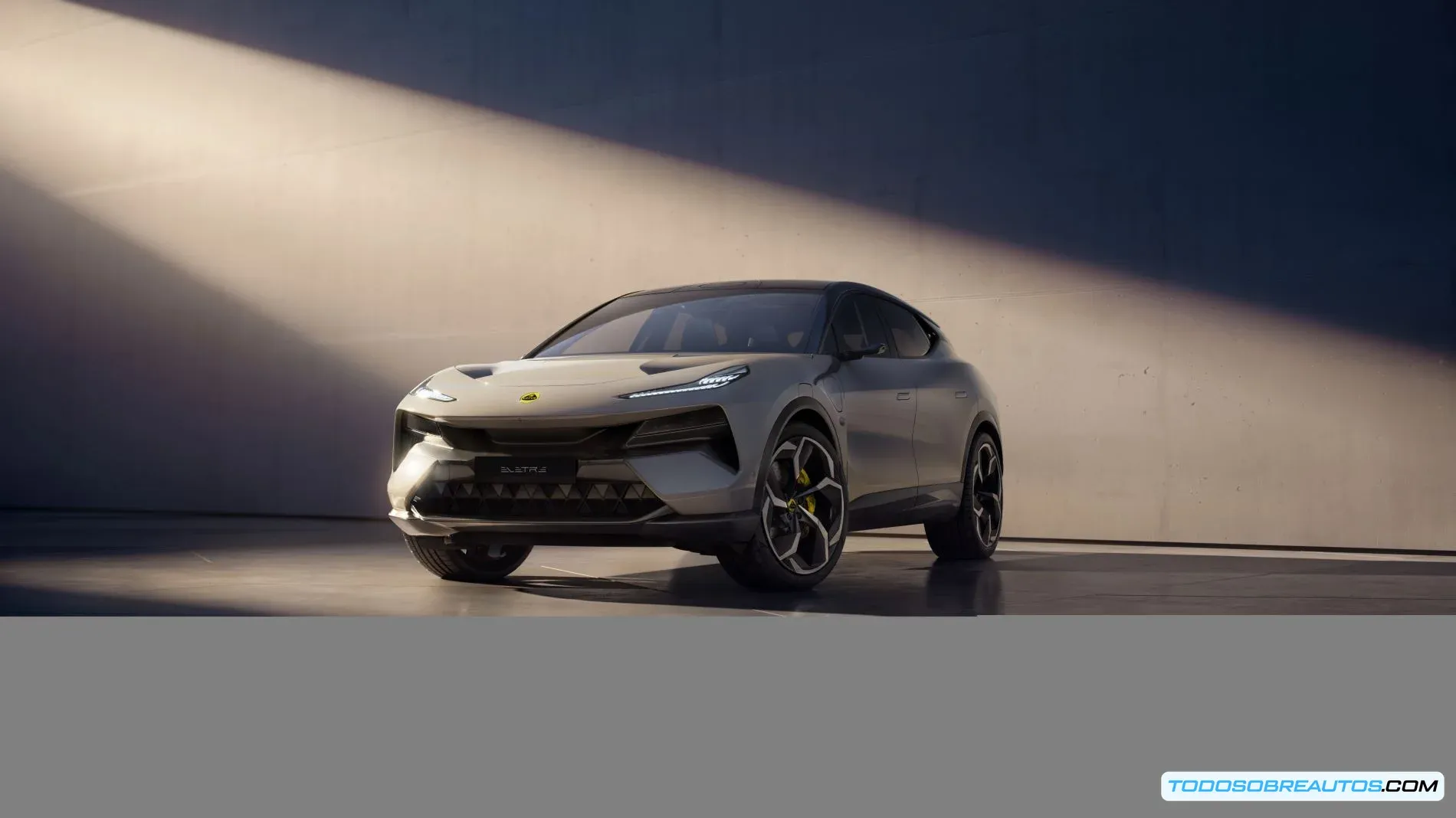 Imagen del Lotus Eletre, un Hyper SUV eléctrico, mostrando su diseño elegante y moderno.